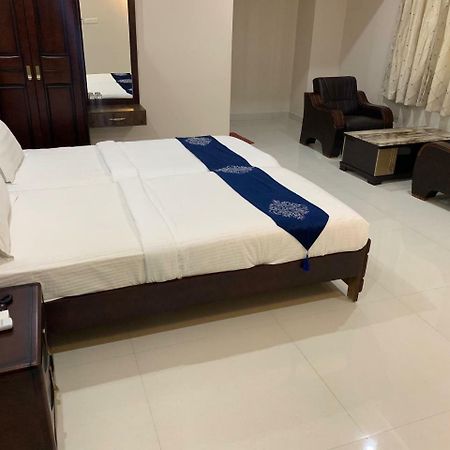 Jnr Grand Hotel Madanapalle Exterior foto