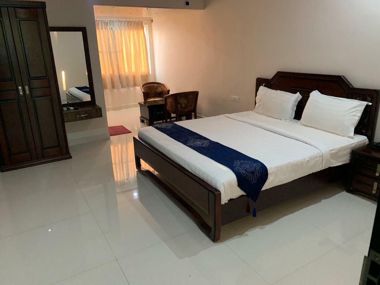 Jnr Grand Hotel Madanapalle Exterior foto